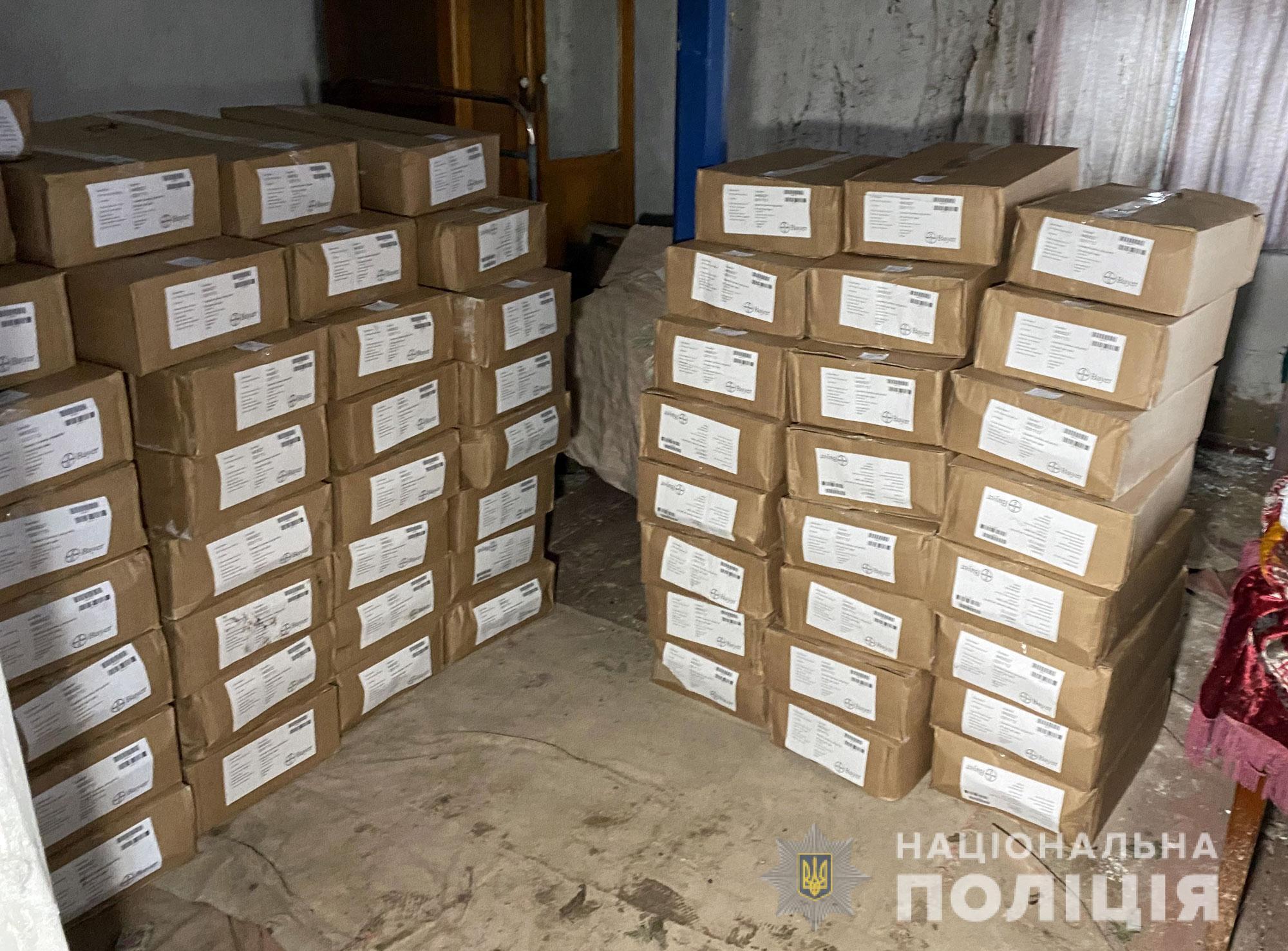 На Полтавщині поліція затримала злочинну групу, яка займалася викраденням товарів з вантажних автомобілів, що обслуговували мережі супермаркетів та здійснювали поштові перевезення