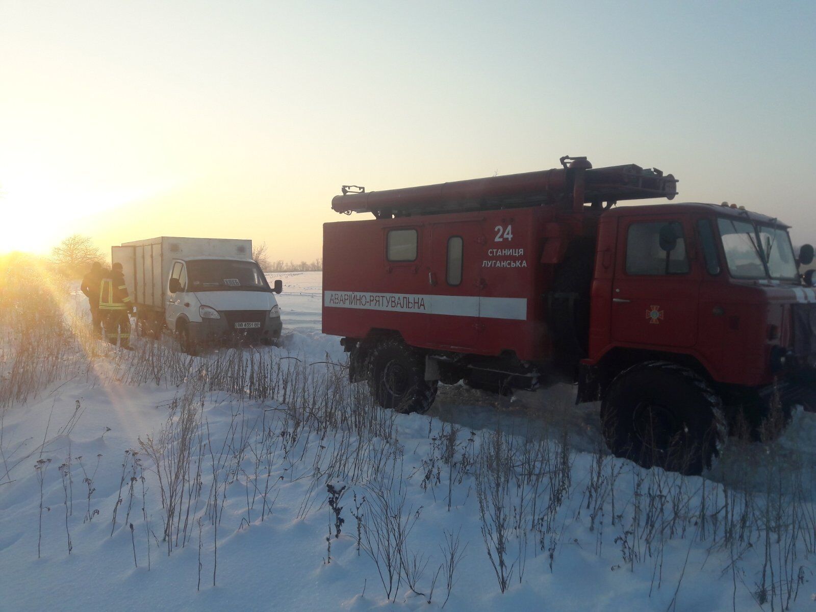 Впродовж минулої доби рятувальники Луганщини допомогли подолати складні ділянки доріг водіям трьох транспортних засобів