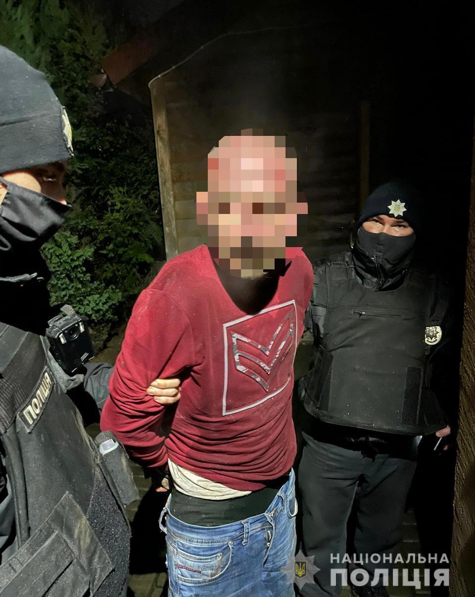 Поліція затримала закарпатця, причетного до умисного вбивства малолітніх дітей своєї співмешканки
