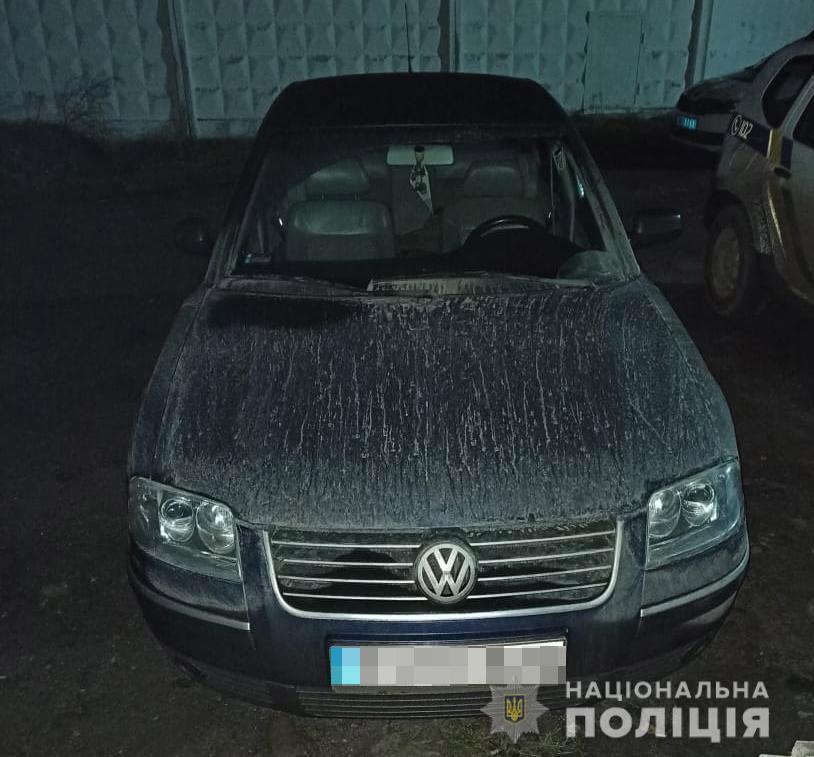 На Львівщині поліцейські затримали зловмисника, який перевозив у автомобілі зброю та боєприпаси