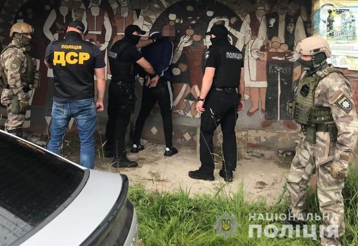 На Закарпатті поліція завершила слідство у справі групи вимагачів