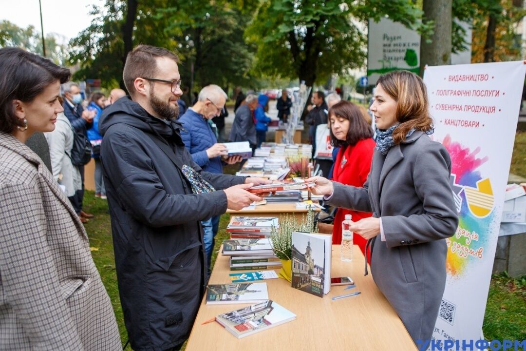 Книга-фест в Ужгороді: найбільше нагород взяло «Видавництво Олександри Гаркуші»
