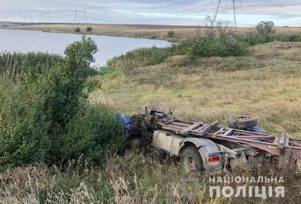 На Донеччині металева плита розчавила кабіну вантажівки, водій загинув