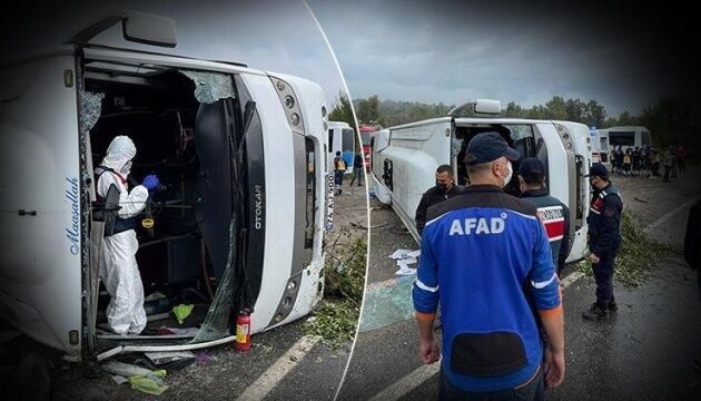 У Туреччині перекинувся автобус, який віз посадовців на партійні збори, є загиблі