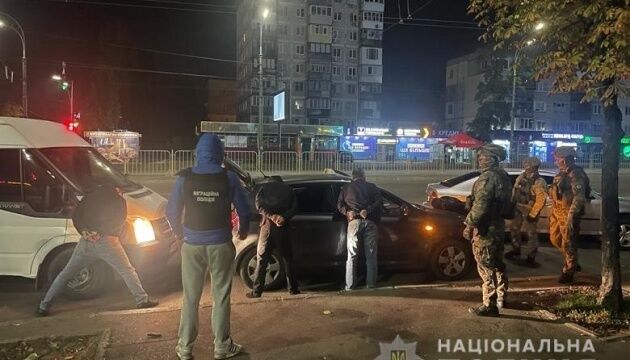 У Києві знешкодили банду грабіжників, які підмішували жертвам «ліки» в алкоголь