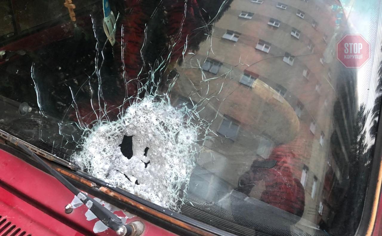  У Чернівцях злочинці розстріляли автомобіль з людьми Фото: Нацполіція