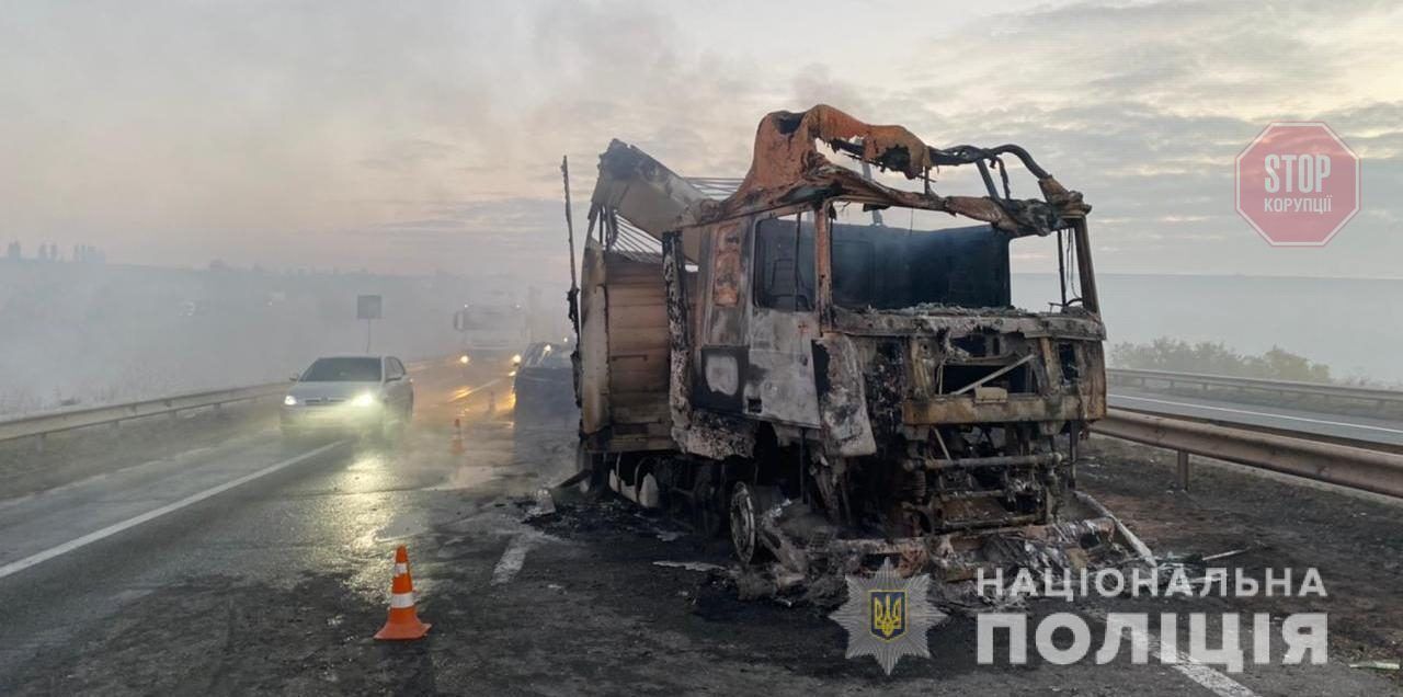  На трасі Київ — Одеса зіштовхнулося кілька автівок, є постраждалі Фото: Національна поліція