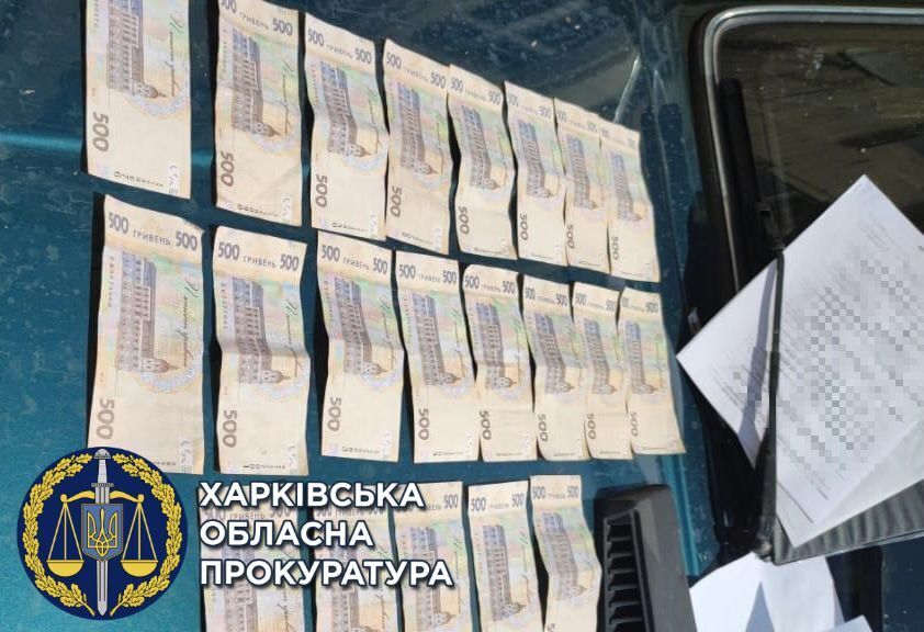 Вимагали неправомірну вигоду за непритягнення до адміністративної відповідальності — судитимуть двох поліцейських (ФОТО)