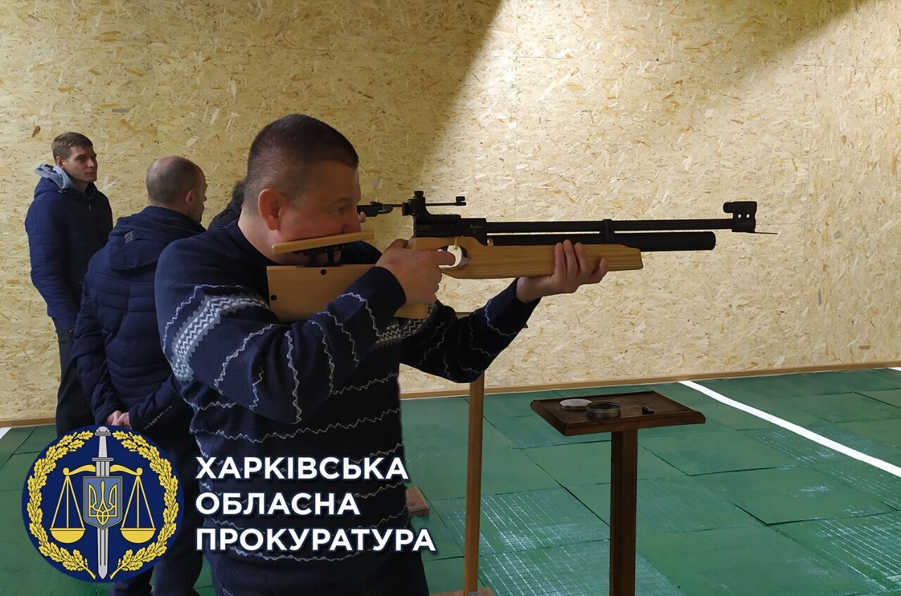 Перемога не тільки в роботі, а й у спорті — команда Харківської обласної прокуратури посіла перше місце у змаганнях зі стрільби (ФОТО)