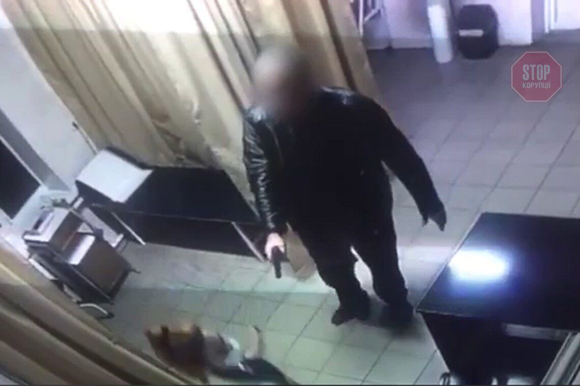  На Київщині чоловік увірвався до лікарні та погрожував медикам зброєю Фото: скриншот