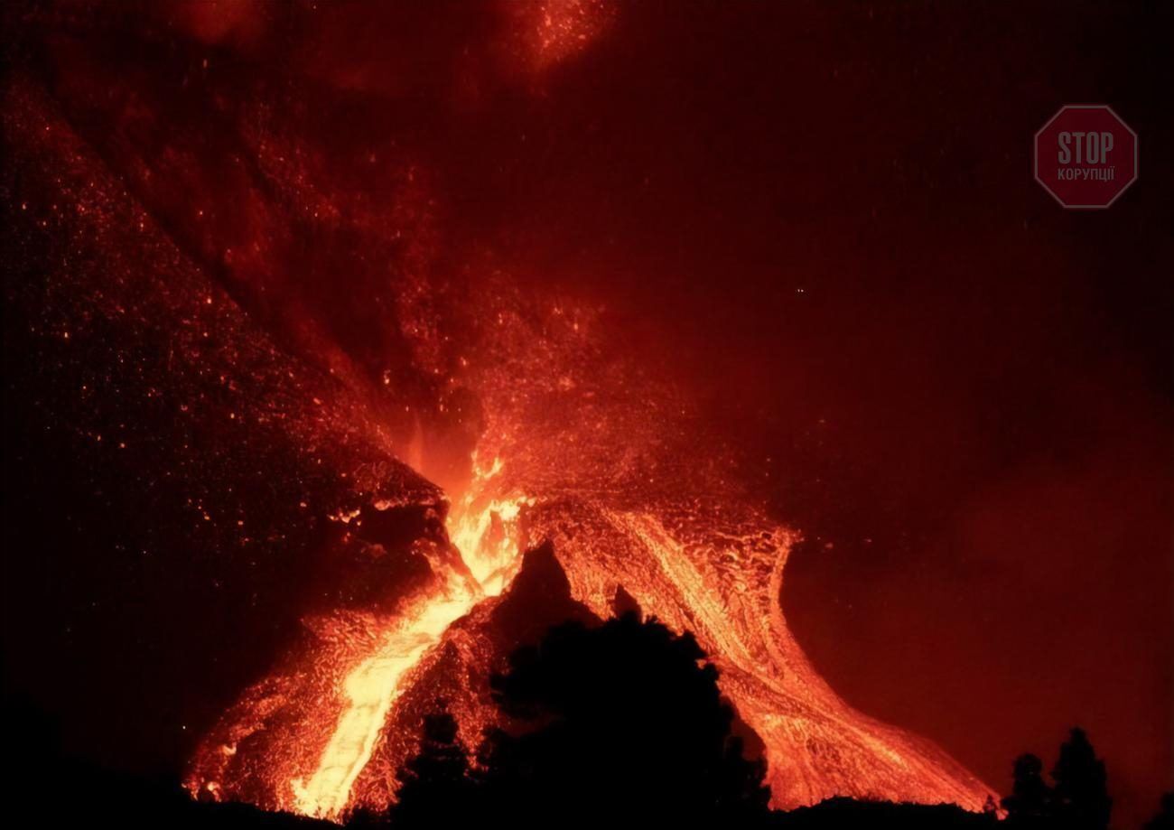  Виверження вулкана Кумбре-В'єха Фото: EPA