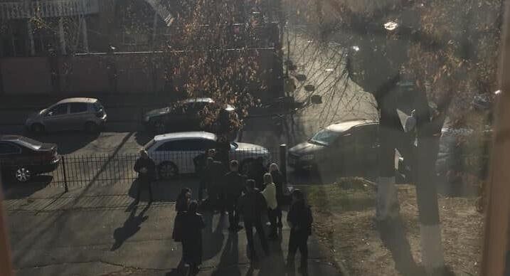  У Києві невідомий розпочав стрілянину, поліція оголосила план перехоплення