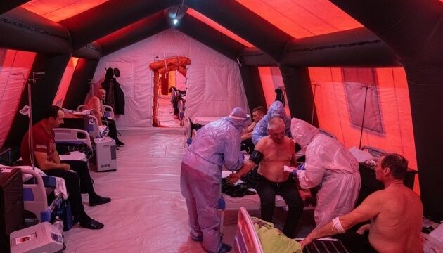 Мобільний шпиталь для COVID-хворих у Каховці заповнений майже на 50%