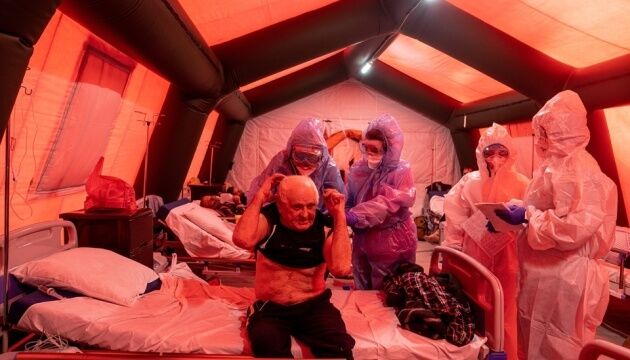 Мобільний шпиталь для COVID-хворих у Каховці заповнений майже на 50%
