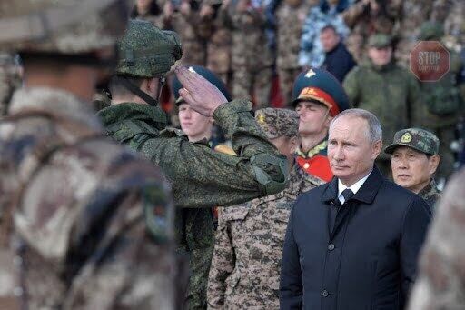  Росія з минулого тижня почала перекидати свої війська до Криму Фото: Facebook