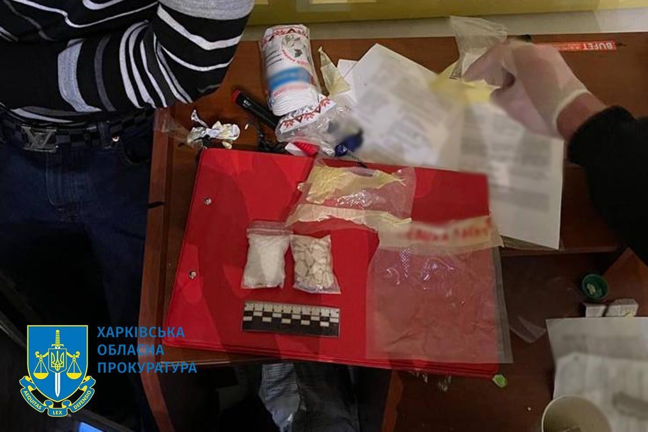 Збут наркотиків та психотропів на території Харкова – повідомлено про підозру трьом особам (ФОТО)