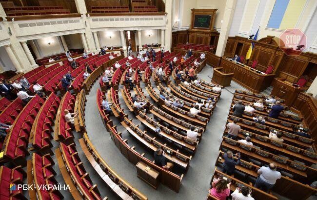  Верховна Рада ухвалила законопроєкт про виплату тисячі гривень за повний курс вакцинації Фото: РБК-Україна