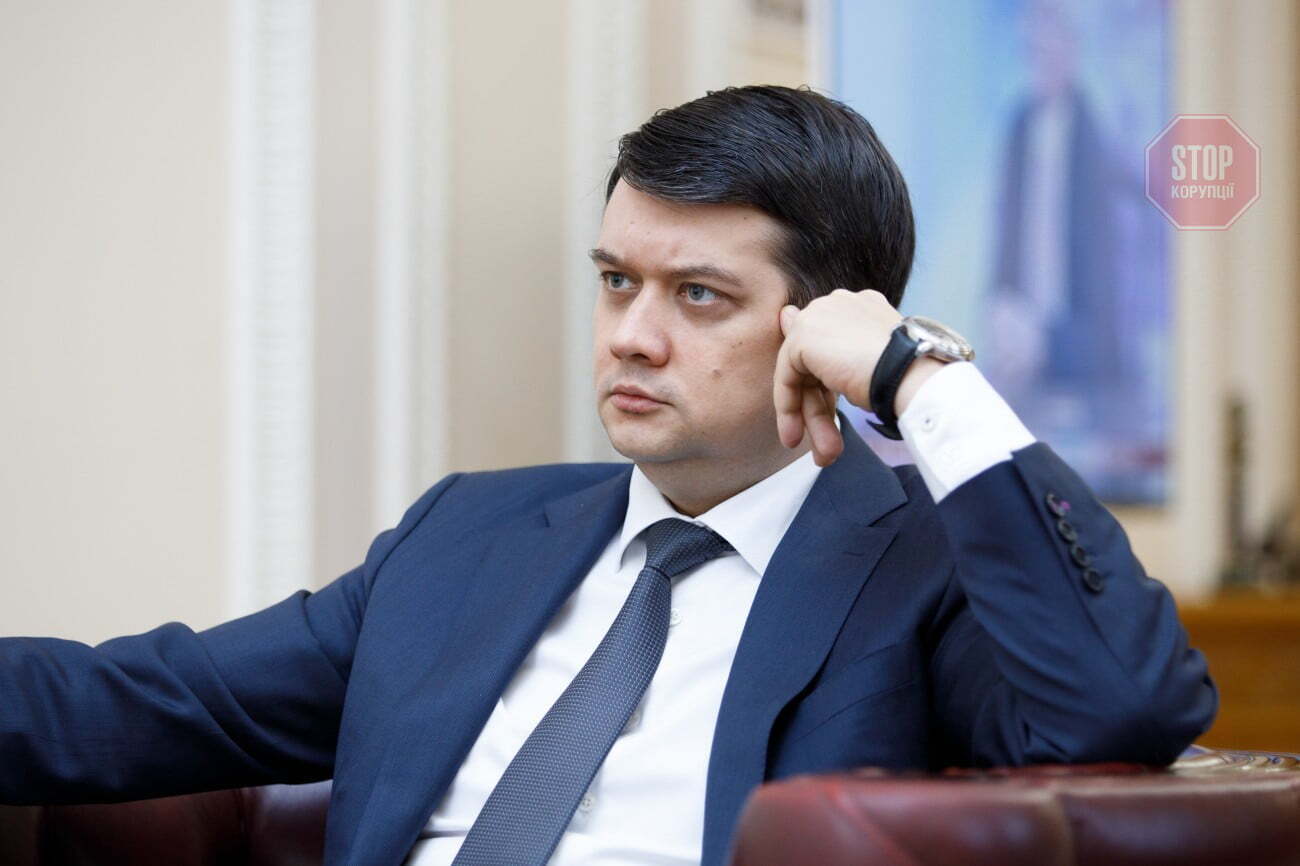  У ''Слузі народу'' розповіли, що не можуть знайти заяву Разумкова на вступ до партії Фото: РБК-Україна