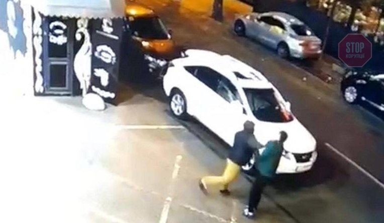  У Києві охоронець парковки побив водія Фото: Нацполіція