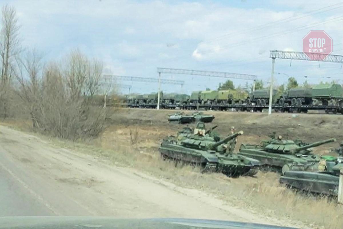  Танки, які вантажили у Воронезькій області Фото: REUTERS
