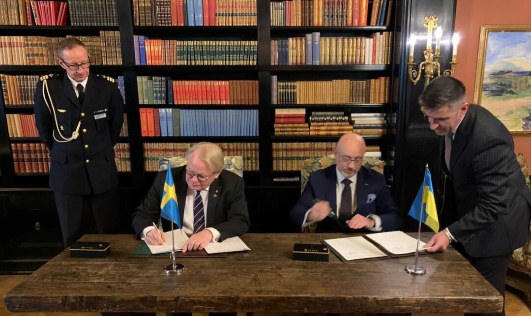 Україна і Швеція підписали оновлену угоду про оборонне співробітництво
