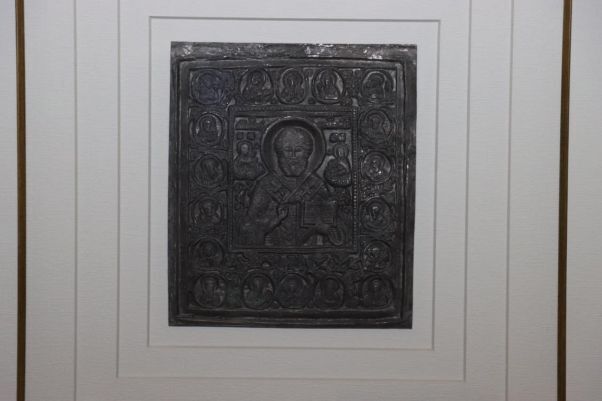 Храму у Львові подарували стародруки та ікону Святого Миколая