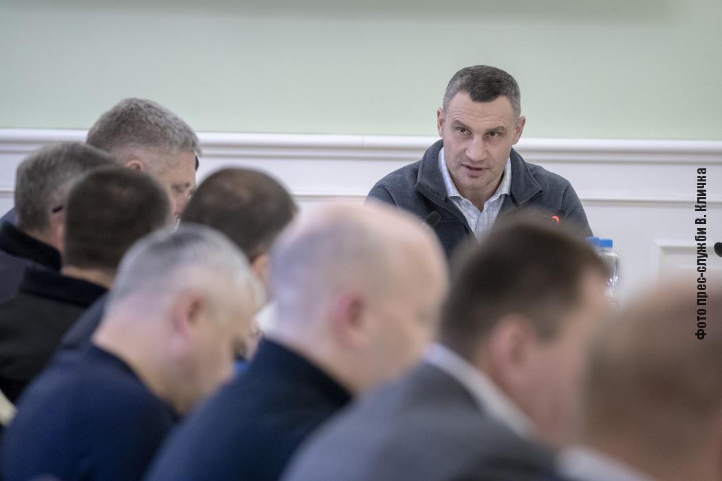 «Підготуватись до найгіршого сценарію»: Кличко зібрав на нараду силовиків і тероборону