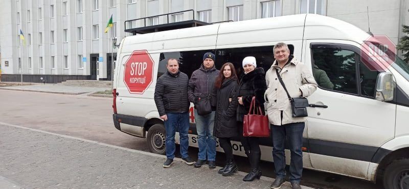  Представники ''Стоп корупції'' підтримали протести батьків бердичівських ліцеїстів Фото: СтопКор