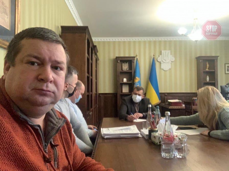  Львівські, тернопільські та столичні активісти за круглим столом у ДВС Західного регіону Фото: СтопКор