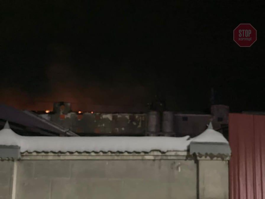  Пожежу на Чортківському КХП гасили 13 одиниць спецтехніки Фото: СтопКор