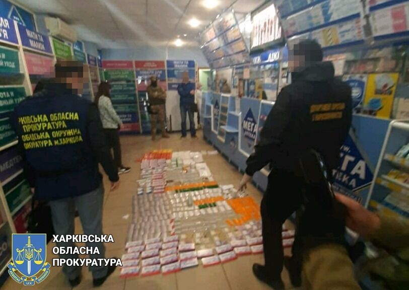 Без рецепта продавала ліки, які містять наркотики: фармацевту повідомлено про підозру (ФОТО)