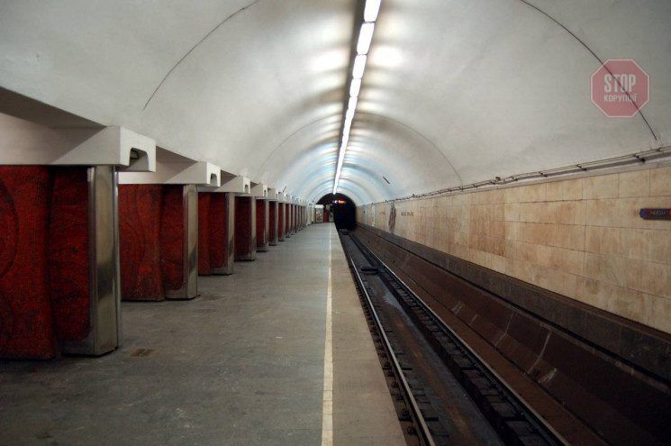  У Києві зупинили метро через падіння людини під потяг Фото: Київ оперативний