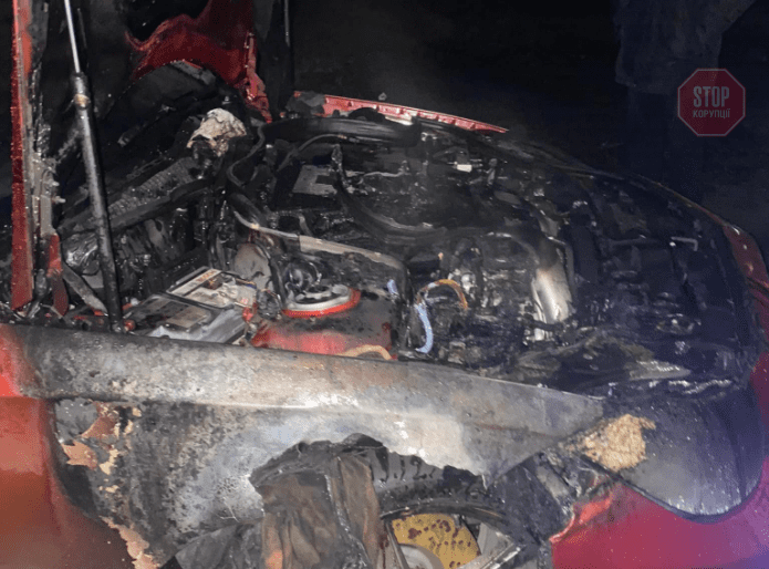  На Херсонщині підпалили авто місцевої депутатки Фото: Facebook