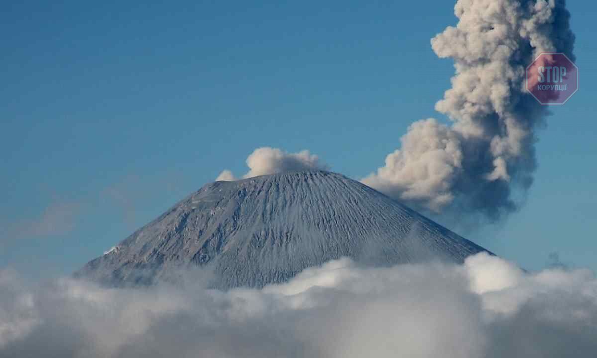  Виверження вулкана в Індонезії Фото: publish.com.ua