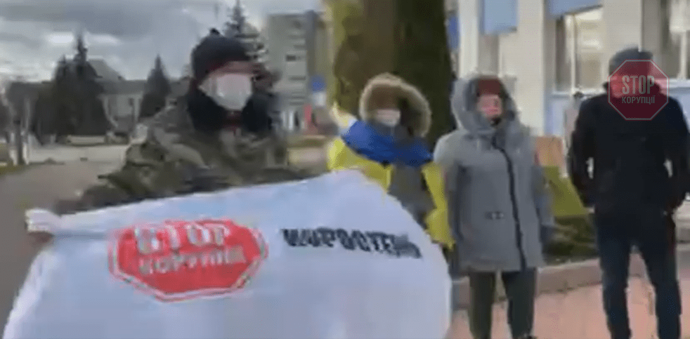  Осередок ''Стоп корупції'' у Коростені взяв участь в акції протесту проти російської пропаганди Фото:т скриншот