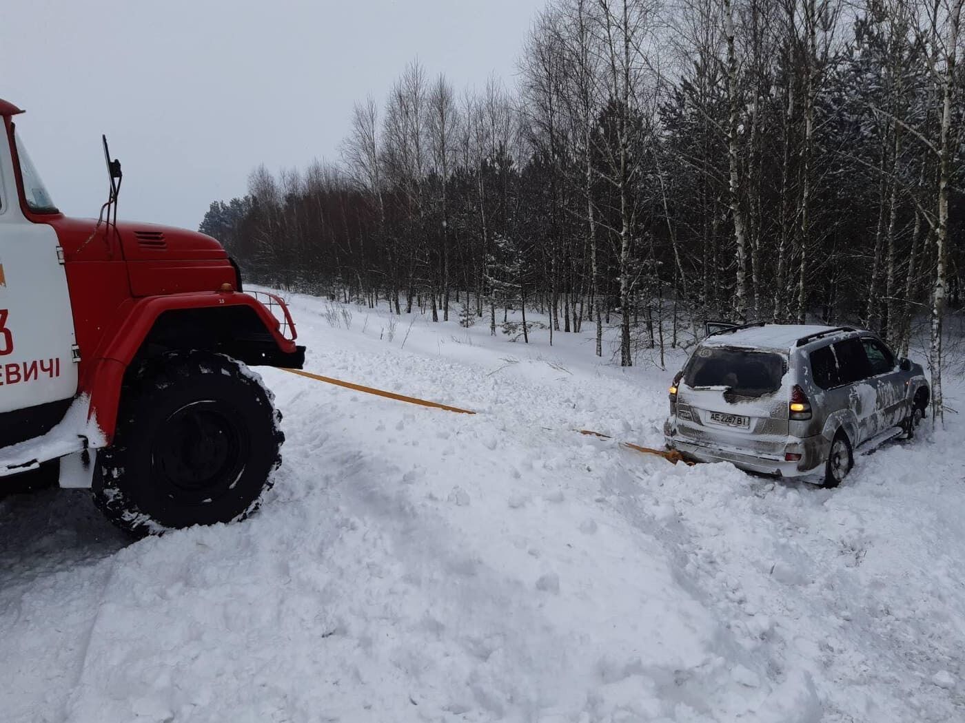 На Волині за минулу добу 10 лютого рятувальники визволили зі снігових пасток 16 автомобілів та надали допомогу 53 людям