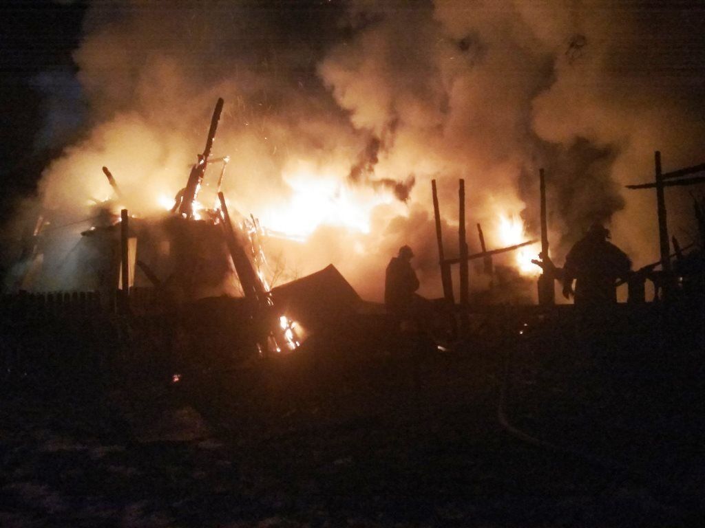 Житомирська область: рятувальники ліквідували загоряння декількох будівель у приватному господарстві