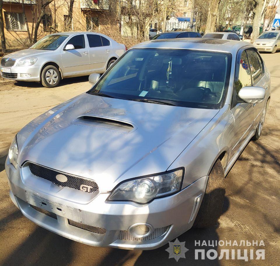 В Одесі поліцейські повернули двом містянам викрадені у них автомобілі
