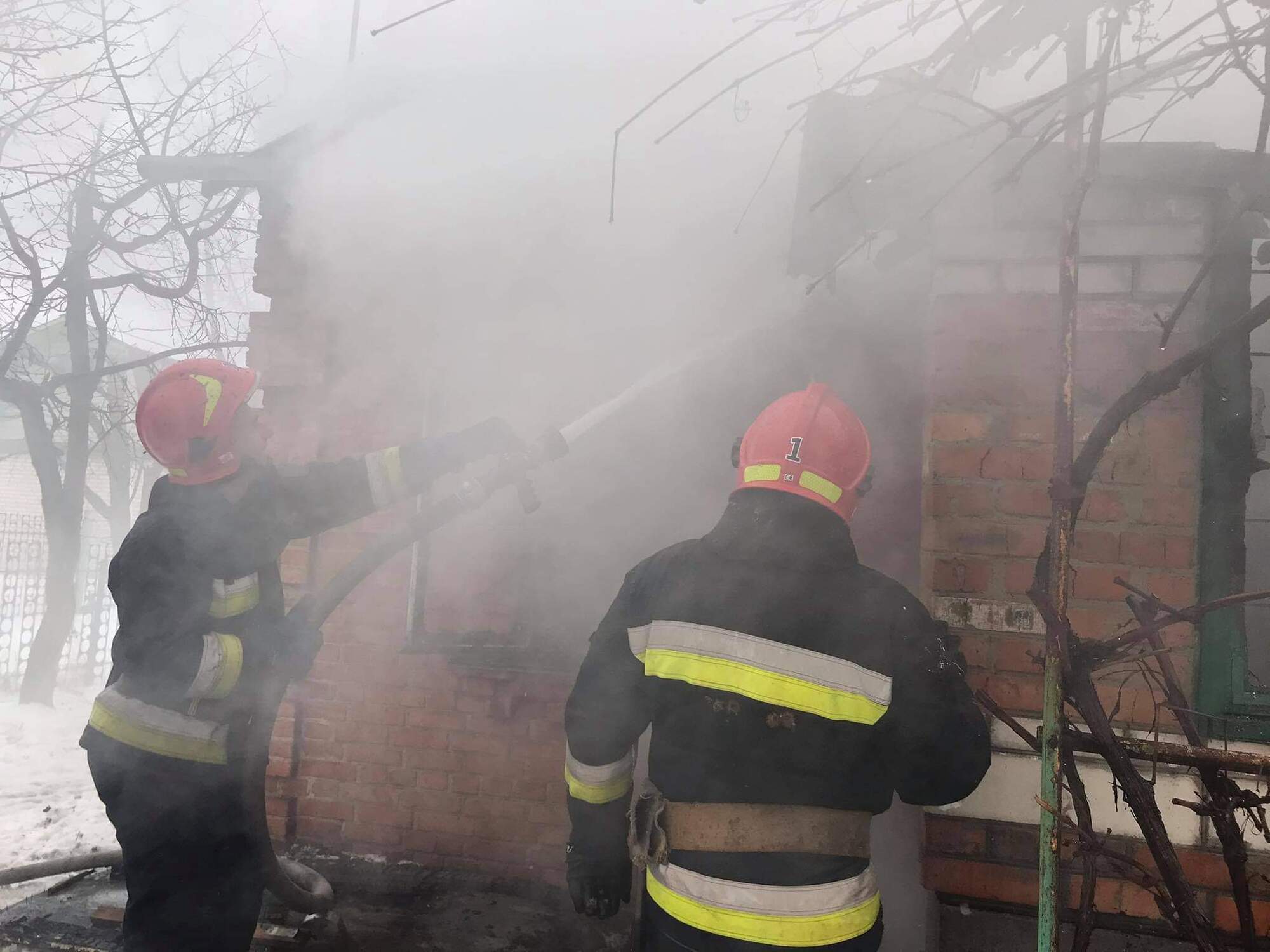 Вінницькі рятувальники ліквідували пожежу в приватному будинку