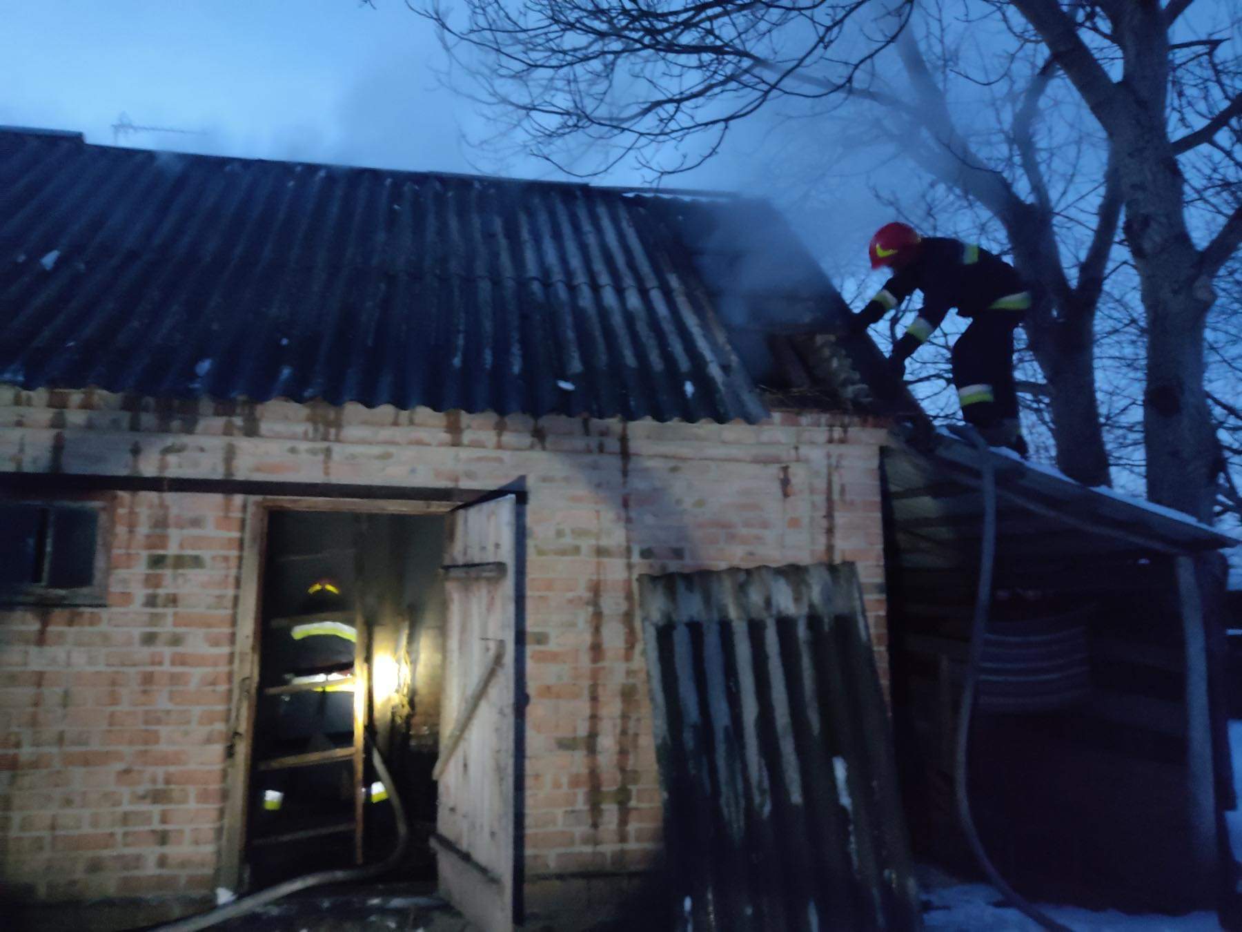 Вінницька область: ліквідовано пожежу в господарчій будівлі