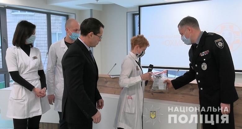 У Києві слідчі затримали чоловіка, який викрав обладнання з дитячої лікарні «Охматдит»