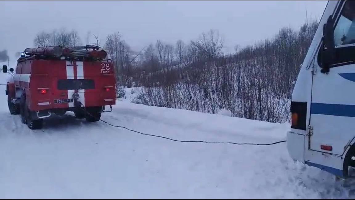 Львівська область: за минулу добу із снігового полону рятувальники звільнили 3 автомобілі, у яких перебувало 20 осіб