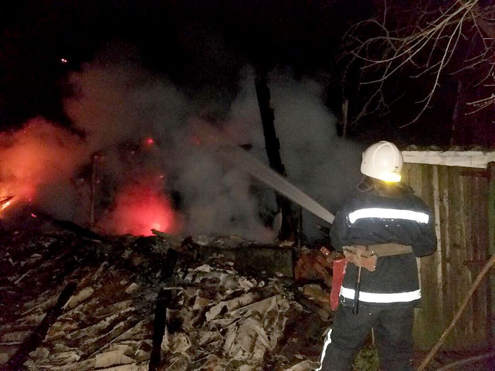 Миколаївська область: вогнеборці Баштанщини ліквідували пожежу сінника