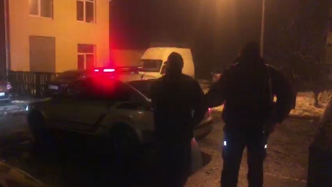 Поліцейські Одещини затримали двох чоловіків за розбійний напад на АЗС