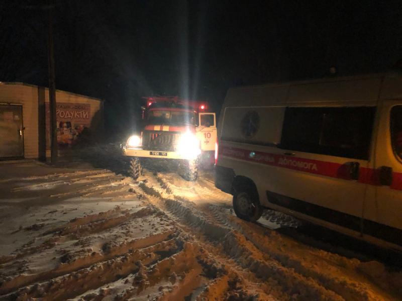 Житомирська область: упродовж доби рятувальники вивільнили зі снігових заметів 33 транспортні засоби