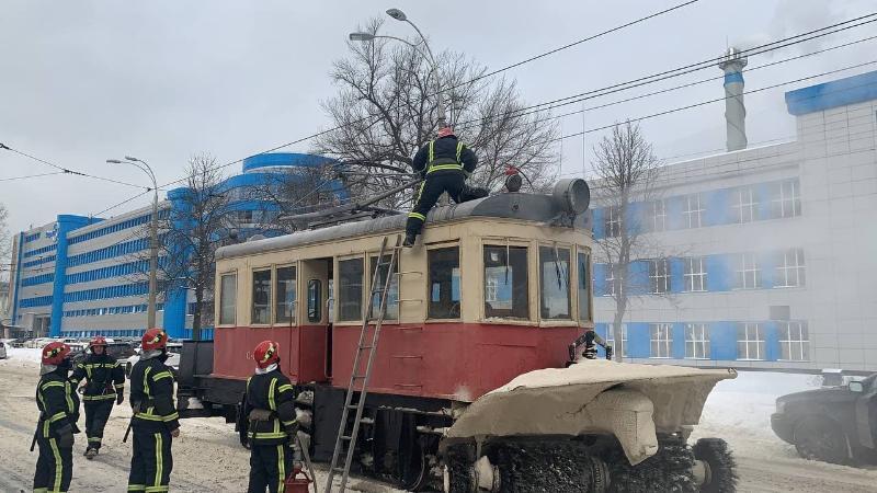 м. Київ: вогнеборці ліквідували загоряння трамваю