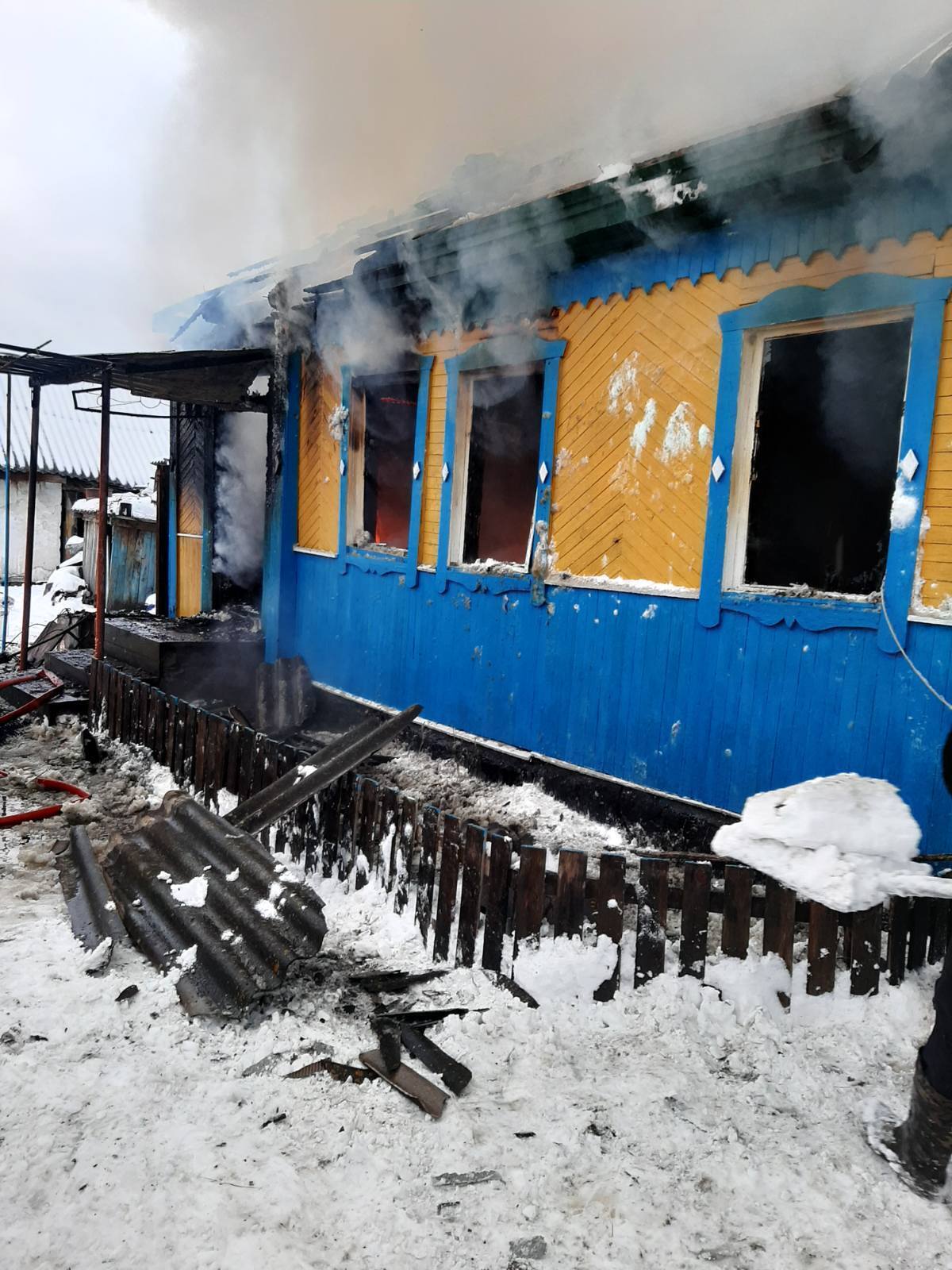 Житомирська область: за добу рятувальники ліквідували чотири пожежі, що попередньо сталися через пічне опалення