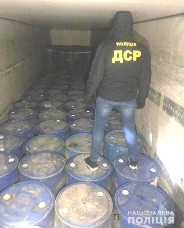 На Рівненщині поліцейські вилучили понад 22 тонни фальсифікованого спирту
