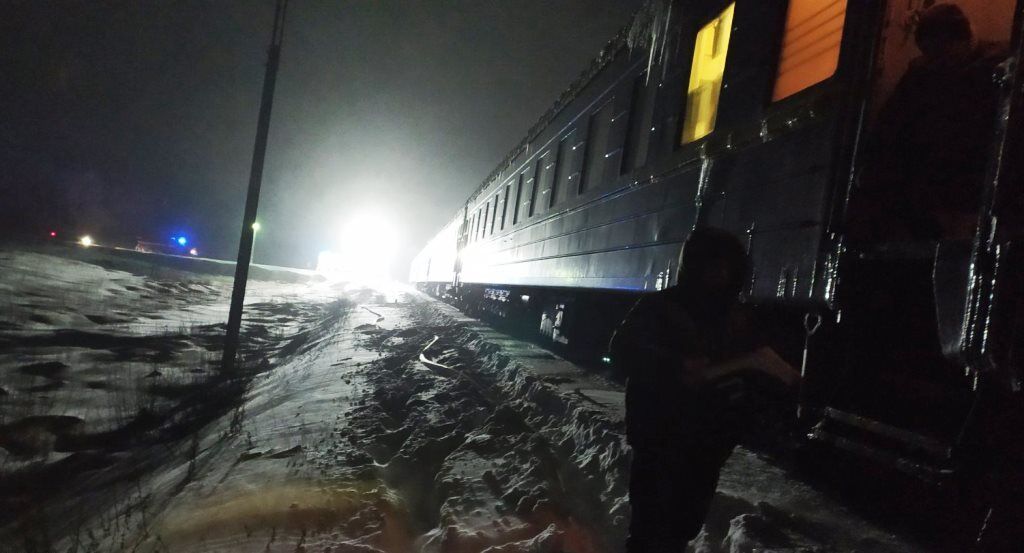 Житомирська область: рятувальники надали допомогу у гасінні локомотиву пасажирського потягу