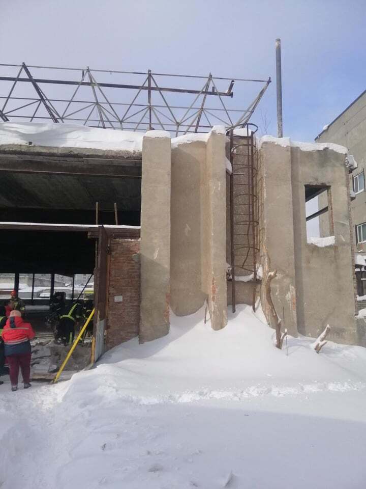 Львівська область: рятувальники ліквідовують наслідки обвалу